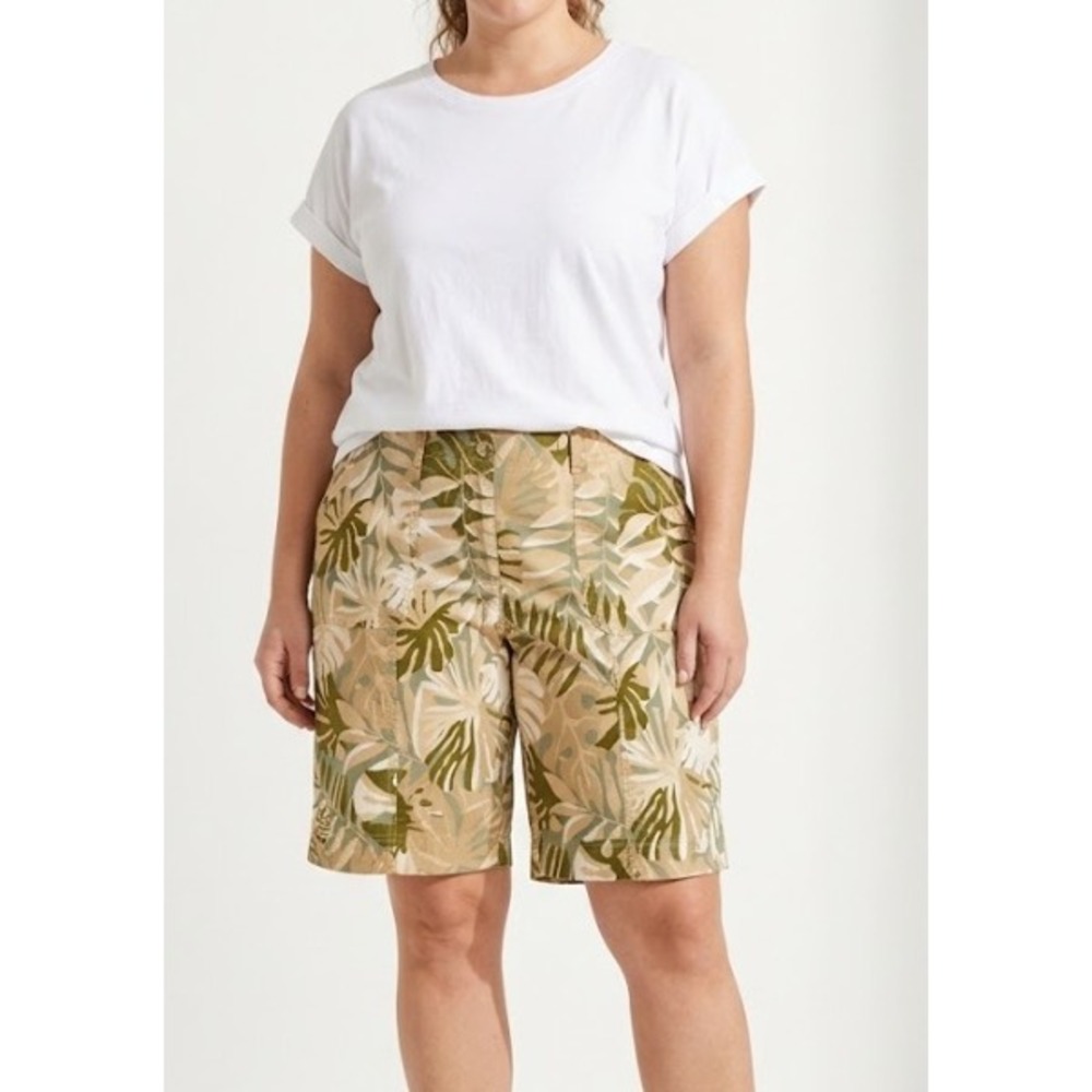 New Chico's Tropical Palm Print Shorts Size 12 Casual Cotton Blend Vacation